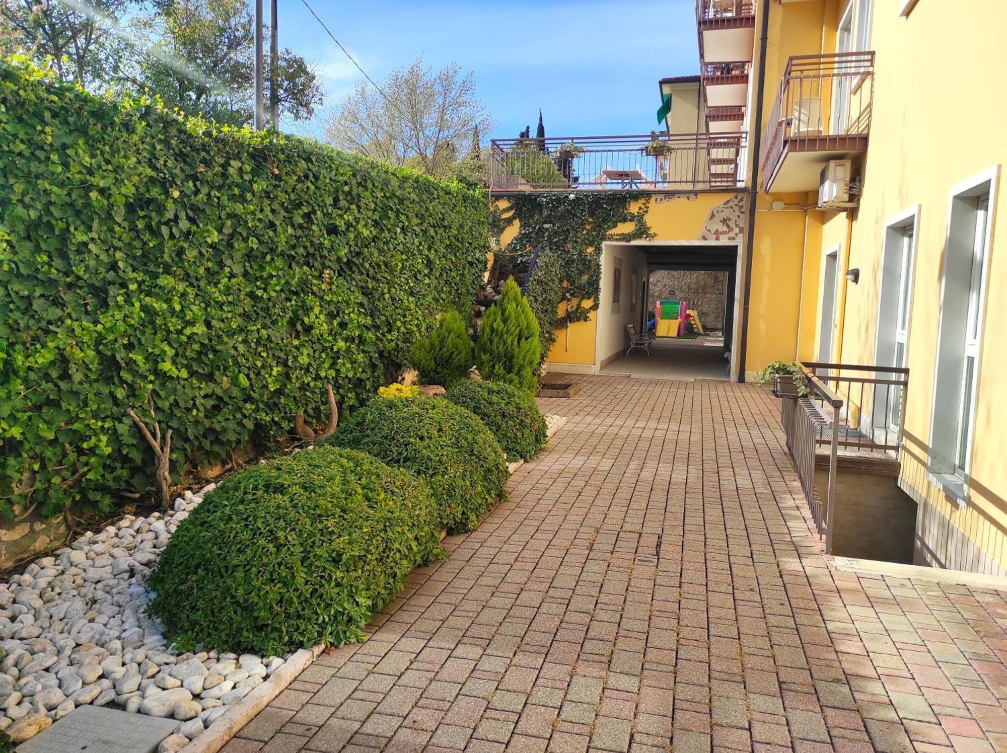 Residence Beatrix Bardolino Exterior photo